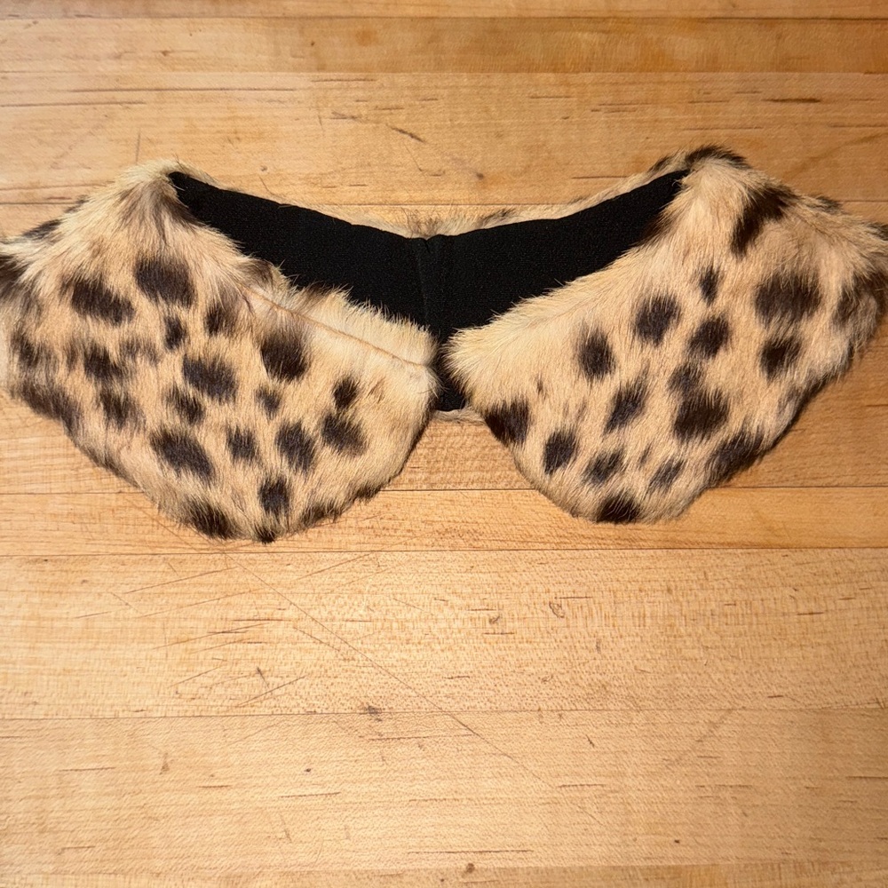 Vintage cheetah print fur collar 1940’s 50’s 60’s 
Small adult large youth